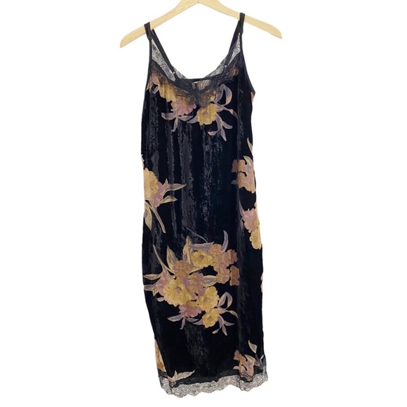 Band of Gypsies Velvet Floral Slip Dress - Picture 9 of 9